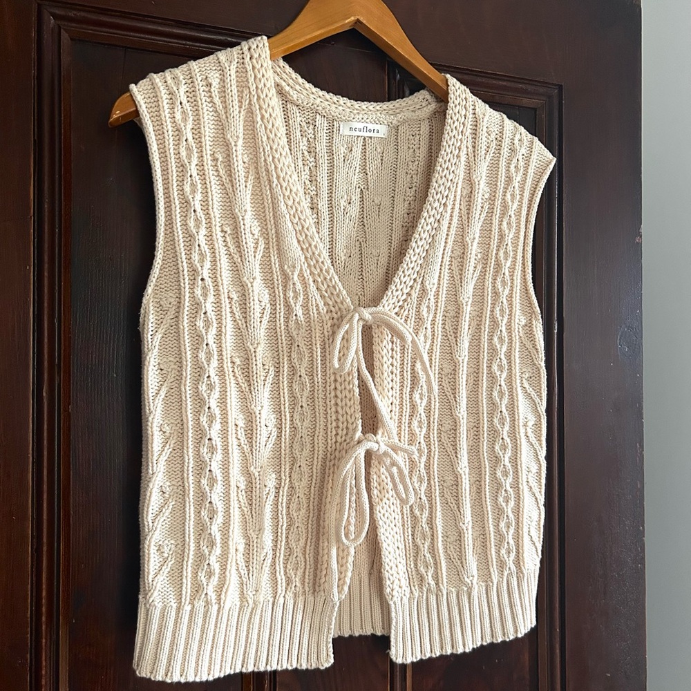 Neuflora Cream Cable Knit V-Neck Sweater Vest